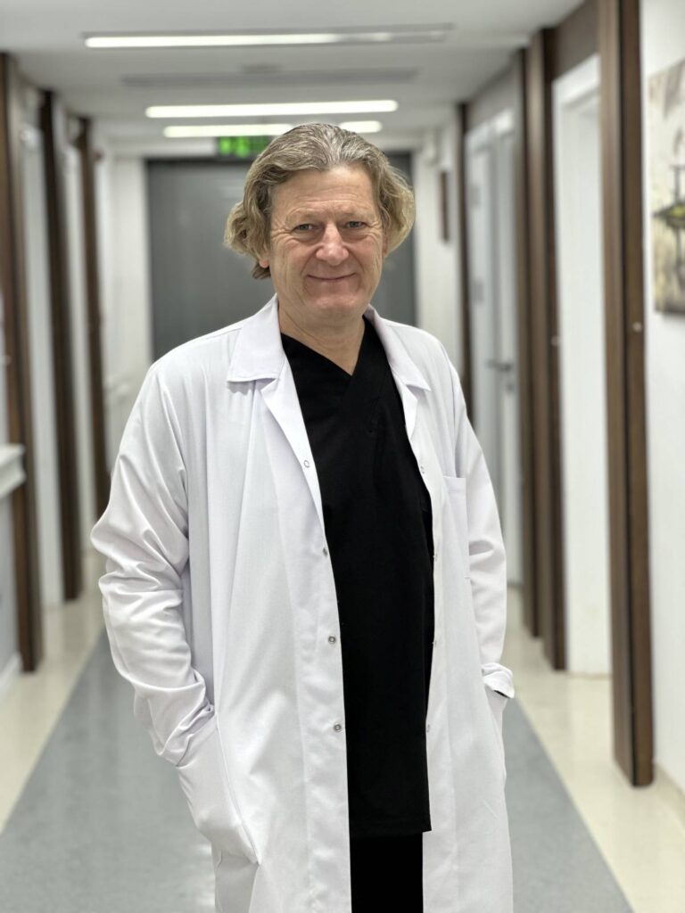 Prof. Dr. Bülent Bektaşer, Ortopedi ve Travmatoloji Uzmanı